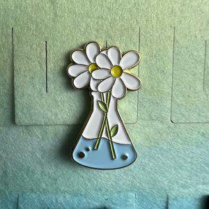Daisy Pin